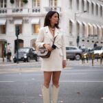 Olívia Ortiz Instagram - E andar com o meu #GalaxyZFlip5 assim? É que não é só um smartphone, também complementa o look do dia. Usem o código OLIVIA para 10% de desconto adicional no site da @samsungportugal, acumulável com todas as campanhas em vigor. #TeamGalaxy Pub