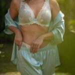 Olívia Ortiz Instagram – Vesti a Primavera com este conjunto Pretty flowers e pijama de seda em glacier green da @intimissimiofficial. #intimissimi #intimissimigirls #pub