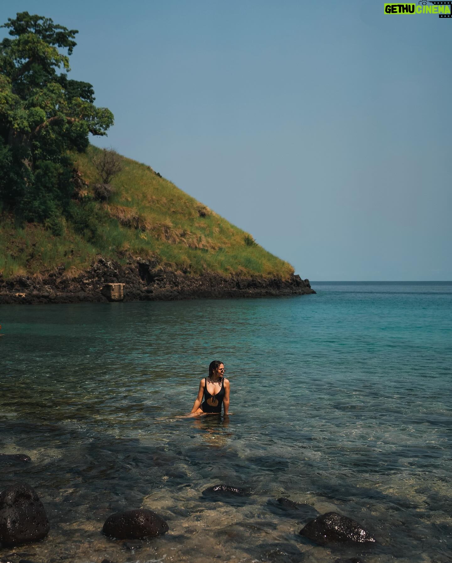 Olívia Ortiz Instagram - Isto e aquilo ao som da música que mais ouvi em São Tomé. #santacatarina #lagoaazul #saotome #sãotomé #saotomeeprincipe #africa