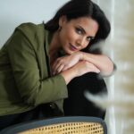 Olívia Ortiz Instagram - Pub Viver o belo. Este é o novo conceito da La Redoute Intérieurs para vivermos rodeados de objectos inspiradores e sentirmo-nos bem connosco e com os outros. O cadeirão Buisseau e o tapete em lâ Linora da coleção La Redoute Intérieurs, encaixam tão bem na decoração cá de casa e são o toque perfeito e aconchegante para me sentir bem aqui e com as pessoas de quem gosto.Vamos viver o belo? @laredoutept. #laredoutept #laredouteinterieurspt #Viverobelo #design