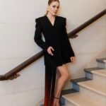 Olena Oleksandrivna Kucher-Topolya Instagram - Любов до себе - це найважливіший акт самоповаги. Це віра в себе, незалежно від обставин і вміння відкривати для себе нові горизонти. Коли ми вчимося любити себе - ми стаємо міцнішими і здатними дарувати цю любов іншим. Пам'ятайте, що ви заслуговуєте на щасливе життя. Нехай ця любов до себе буде джерелом вашої сили та натхнення, щоб розвиватися і цінувати кожен момент. ✨😊 Look by @symbol.ua Jewelry @brua_jewellery Style @_whitem_