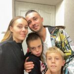 Olena Oleksandrivna Kucher-Topolya Instagram - Вклав Марійку спатки і в дорогу👨‍🍼 Бажаємо успіхів в турі і міцного здоров’я ❤️❤️❤️❤️❤️❤️ @tarastopolia , ми чекаємо на тебе вдома…дуже-дуже-дуже❤️🙏
