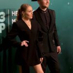 Olena Oleksandrivna Kucher-Topolya Instagram - На премії «MUZVAR AWARDS-2023» Дякую @muzvar.ua за те, що ви робите для розвитку мистецтва і культури, а також за вашу громадянську позицію. Приємні зустрічі з колегами, багато нової української музики, відчуття, ніби повернулись в щасливий мирний час😌 Ну і, звісно, прем’єри! Зовсім скоро ви почуєте нашу нову пісню «Причастя». Style @_whitem_ Alyosha’s all looks @symbol.ua Vlad’s red look @theicon.ua Jewelry @brua_jewellery MakeUp, hairstyle @mborshchevska