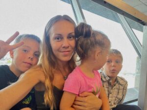Olena Oleksandrivna Kucher-Topolya Instagram - Додому🇺🇦