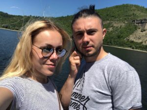Olena Oleksandrivna Kucher-Topolya Instagram - Літо 2018 року.
Готель «Ксенія» Дністровські каньйони:)
Яка ж красива Україна 🥰

Зі святом Трійцї, любі!
Най Любов завжди буде в серці кожного, бо Любов - є закон!❤️🇺🇦