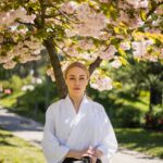 Olena Oleksandrivna Kucher-Topolya Instagram - Добраніч, котики… Поводьтеся гарненько 🌺 Photo @photo.grubnikova