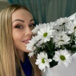 Olena Oleksandrivna Kucher-Topolya Instagram - Моє кохання єдине❤️❤️❤️ Так приємно, коли дарують квіти , просто, як прояв уваги і почуттів🥰 А ще приємніше, що у мене такий чарівний чоловік 💋 🥰🥰🥰 @tarastopolia Ти моє все 🌍