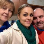 Olena Oleksandrivna Kucher-Topolya Instagram - Сьогодні всесвітній день Батька! Саме час ще раз сказати: Дякую, Татку любий, за життя і любов! Я тебе теж безмежно люблю і молюсь за тебе ❤️ Зовсім скоро я тебе обійму і…ти знаєш, нам не потрібні слова… бережіть одне одного з Матусею ❤️❤️❤️