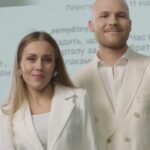 Olena Oleksandrivna Kucher-Topolya Instagram - Хейтіть нас, якщо хочете, але й не забувайте донатити. Новий збір на потреби 101 ОБрО ГШ, 3 батальйону ЗСУ відкрито. Зараз «на нулі», все дуже складно, серед жертв є мої знайомі. Серед термінових запитів: антидронова станція, спеціальні рації, зарядні станції, старлінк, генератор, спеціальні біноклі. Детальний звіт з чеками. Усі донати від 300 грн. беруть участь у розіграші подарунківв прямому ефірі, коли збір буде закрито. !!! Увага !!! Залишайте свій номер телефону / TG у спеціальному полі або кидайте скрін з оплатою @darwinvlad в дірект. Подарунки: 🔹сертифікат на відпочинок для двох у @equides_club 🔹2 еко-каміни @vechir.ua 🔹лофт-стелаж @uhlmashloft з доставкою по Україні До всіх подарунків — наша листівка з особистим побажанням. Не буває маленьких донатів. Хлопцям наша допомога вкрай важлива! P.S. 1400 грн. з попереднього збору зараховується у цей.