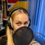 Olena Oleksandrivna Kucher-Topolya Instagram - Готуємо сюрпризи до нового року🥰 А ще сьогодні один рік пісні «Мене створив». За останні два роки ми часто звертаємось до Творця. Ніколи не відпускайте його з свого серця. Нехай в спільній молитві наша сила стає тільки потужнішою і незламною.