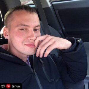 Olesia Zhurakivska Instagram - Подивіться на писки цих істот. Можливо ви їх впізнаєте. Злочини має бути покарано

#bucha #бучанськарізня_2022 #ищисвоих #войнаукраина #буча #stopwarinukraine 
Прокуратура встановила 10 військових РФ, які катували українців у Бучі

"Їхню 64 окрему мотострілецьку бригаду сухопутних військ зс рф путін відзначив присвоєнням почесного звання "гвардійської". Подяка від президента за "масовий героїзм", а мовою цивілізованого світу, за воєнні злочини, - це доказ того, що звірства у Бучі були завданням згори, з яким вони впоралися. А головне - спільної відповідальності головнокомандувача за дії солдат", - написала генеральна прокурорка Ірина Венедіктова.

Також повідомили й імена та фото окупантів, яких підозрюють у жорстоких злочинах, а це: 

- молодший сержант В’ячеслав Лаврентьєв
- рядовий Григорій Наришкін
- рядовий Василь Князєв
- єфрейтор Семен Мальцев
- рядовий Сергій Пєскарьов
- рядовий Альберт Раднаєв
- єфрейтор Михайло Кашин
- єфрейтор Андрій Бізяєв
- єфрейтор Дмитро Сергієнко
- сержант Нікіта Акімов.

Якщо ви впізнаєте цих російських військовослужбовців і маєте свідчення про їх причетність до інших звірств - надсилайте докази на єдиний хаб https://warcrimes.gov.ua/ або звертайтеся до Київської обласної прокуратури: 097-053-04-65, 097-838-31-87, 050-107-66-75; Бучанської окружної прокуратури: 063-530-69-06.