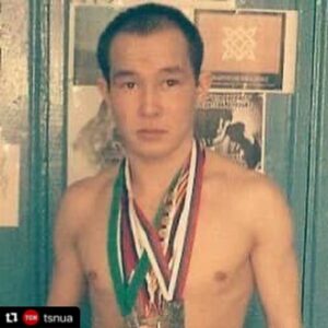 Olesia Zhurakivska Instagram - Подивіться на писки цих істот. Можливо ви їх впізнаєте. Злочини має бути покарано

#bucha #бучанськарізня_2022 #ищисвоих #войнаукраина #буча #stopwarinukraine 
Прокуратура встановила 10 військових РФ, які катували українців у Бучі

"Їхню 64 окрему мотострілецьку бригаду сухопутних військ зс рф путін відзначив присвоєнням почесного звання "гвардійської". Подяка від президента за "масовий героїзм", а мовою цивілізованого світу, за воєнні злочини, - це доказ того, що звірства у Бучі були завданням згори, з яким вони впоралися. А головне - спільної відповідальності головнокомандувача за дії солдат", - написала генеральна прокурорка Ірина Венедіктова.

Також повідомили й імена та фото окупантів, яких підозрюють у жорстоких злочинах, а це: 

- молодший сержант В’ячеслав Лаврентьєв
- рядовий Григорій Наришкін
- рядовий Василь Князєв
- єфрейтор Семен Мальцев
- рядовий Сергій Пєскарьов
- рядовий Альберт Раднаєв
- єфрейтор Михайло Кашин
- єфрейтор Андрій Бізяєв
- єфрейтор Дмитро Сергієнко
- сержант Нікіта Акімов.

Якщо ви впізнаєте цих російських військовослужбовців і маєте свідчення про їх причетність до інших звірств - надсилайте докази на єдиний хаб https://warcrimes.gov.ua/ або звертайтеся до Київської обласної прокуратури: 097-053-04-65, 097-838-31-87, 050-107-66-75; Бучанської окружної прокуратури: 063-530-69-06.