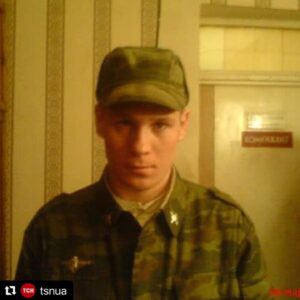 Olesia Zhurakivska Instagram - Подивіться на писки цих істот. Можливо ви їх впізнаєте. Злочини має бути покарано

#bucha #бучанськарізня_2022 #ищисвоих #войнаукраина #буча #stopwarinukraine 
Прокуратура встановила 10 військових РФ, які катували українців у Бучі

"Їхню 64 окрему мотострілецьку бригаду сухопутних військ зс рф путін відзначив присвоєнням почесного звання "гвардійської". Подяка від президента за "масовий героїзм", а мовою цивілізованого світу, за воєнні злочини, - це доказ того, що звірства у Бучі були завданням згори, з яким вони впоралися. А головне - спільної відповідальності головнокомандувача за дії солдат", - написала генеральна прокурорка Ірина Венедіктова.

Також повідомили й імена та фото окупантів, яких підозрюють у жорстоких злочинах, а це: 

- молодший сержант В’ячеслав Лаврентьєв
- рядовий Григорій Наришкін
- рядовий Василь Князєв
- єфрейтор Семен Мальцев
- рядовий Сергій Пєскарьов
- рядовий Альберт Раднаєв
- єфрейтор Михайло Кашин
- єфрейтор Андрій Бізяєв
- єфрейтор Дмитро Сергієнко
- сержант Нікіта Акімов.

Якщо ви впізнаєте цих російських військовослужбовців і маєте свідчення про їх причетність до інших звірств - надсилайте докази на єдиний хаб https://warcrimes.gov.ua/ або звертайтеся до Київської обласної прокуратури: 097-053-04-65, 097-838-31-87, 050-107-66-75; Бучанської окружної прокуратури: 063-530-69-06.