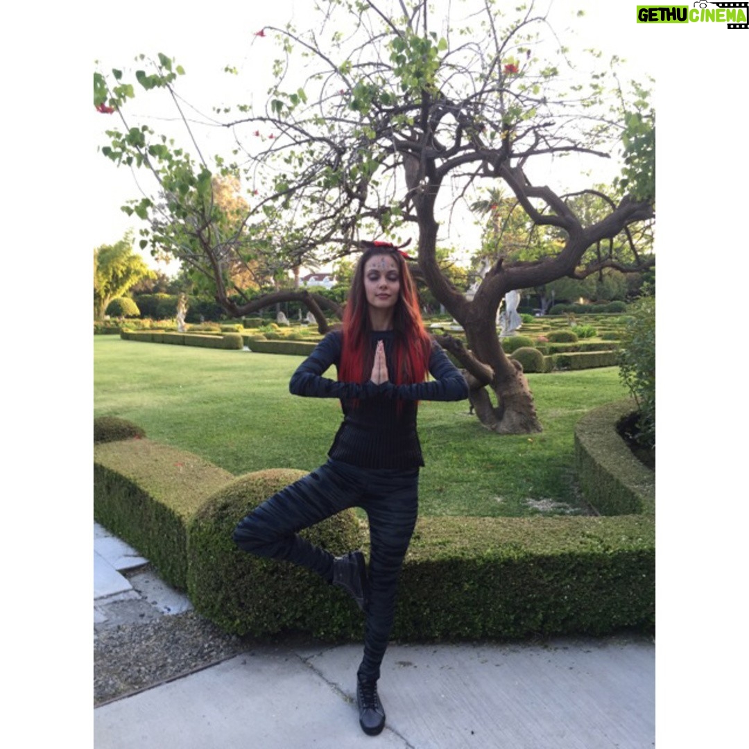 Olga Fonda - 0.9K Likes - #BTS in between takes Agent X... #yoga #takingamoment #justbreathe #inbetweenaction #agentx #tnt #dantesinferno #behindthescenes