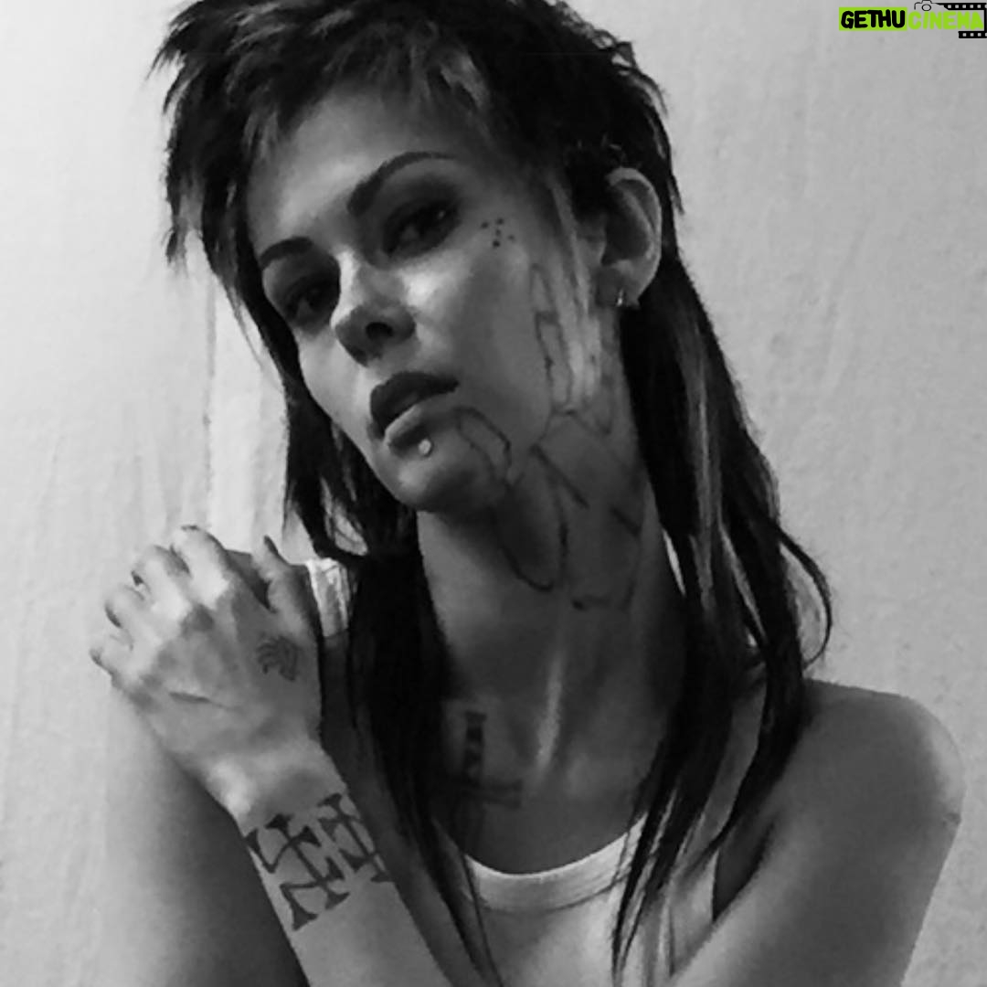 Olga Fonda - 1.1K Likes - Mood @altcarb 😉💋