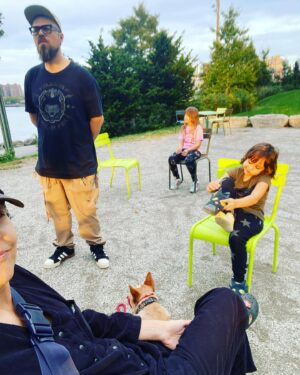 Olga Shelest Instagram - Мы сидели и курили/Начинался новый день/