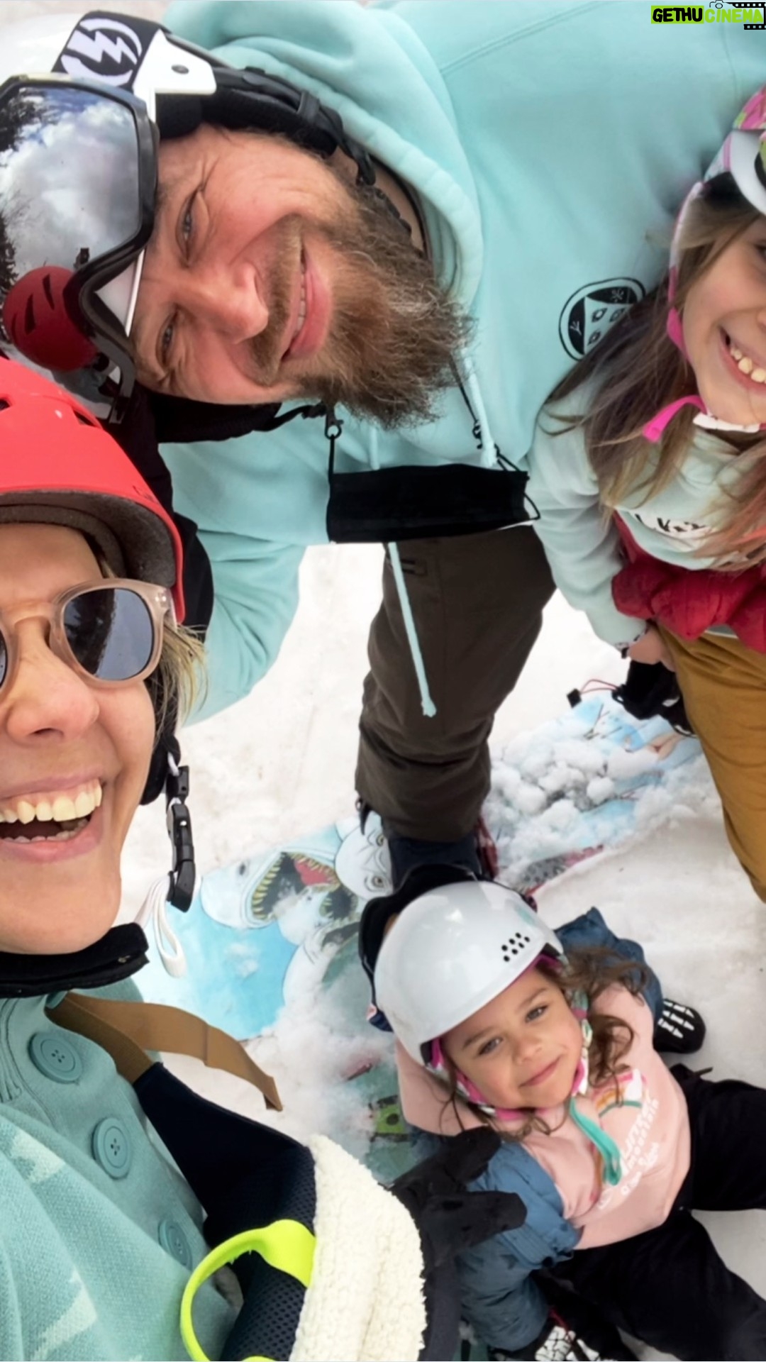 Olga Shelest Instagram - It’s better than drugs, Jeremy🤘🏽#однозначно #snowboarding #snowboardlife #family