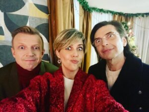 Olga Shelest Instagram - Психи в городе🤪 #быстраяпоходкаивзглядбезумный #mtv @anatolich_mtv @antonkomolov
