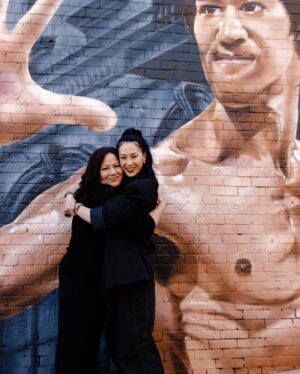Olivia Cheng Instagram - Happy Warrior Premiere weekend! To launch our first 3 episodes of season 3, @brucelee murals around America were unveiled in NY, LA and here at 965 Clay Street in San Francisco, CA.  More to come but here’s a quick peek at the incredible work by @dj_agana and @vogue_tsk near the @wearebrucelee in Chinatown! Stream the first few episodes of #warriormax now on @streamonmax and 🙏🏼🙏🏼🙏🏼! PS Curious if you’ve already watched— whaddya think? Comment below 😃 #warriorhbomax #warriormaxseason3  HMU @beautybycrystal Styling @michelleaddisonstyle