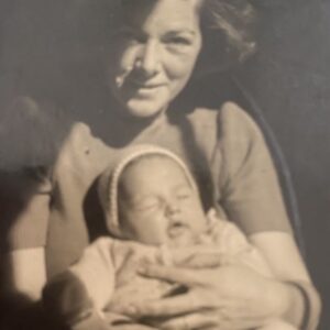 Olivia Hussey Instagram - Happy Heavenly Birthday Mummy❤️I miss you🌹🕊🌹#mummy#love#memories🙏