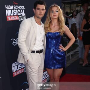 Olivia Rose Keegan Instagram - @highschoolmusicalseries season 3 premiere💙💙💙 love these people so much 

Styling: @mrenriquemelendez 
MU: @thetonyabrewer 
Hair: @tamara_nikki 
Dress: @chungthanhphong 
Jewels: @dangelojoyeria