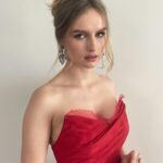 Olivia DeJonge Instagram – OSCARS 

dress @jasonwu jewels @leightonjewels // hair @mim_i_am_ & @haveaniceday.hair / mu @gitabass / styling @chloehartstein / 📸 @reidrayanderson 🖤🖤🖤 @elvismovie