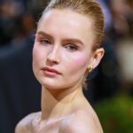 Olivia DeJonge Instagram - my first met 🖤 in custom @prada and @bulgari very very grateful … 🫶🏻 @elvismovie 🫶🏻 Hair: @peterbutlerhair makeup: @itsmatin @gettyentertainment @metcostumeinstitute @voguemagazine