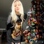 Olivia Kippen Instagram - I live in oversized sweaters now, even if it’s 80 degrees outside.
