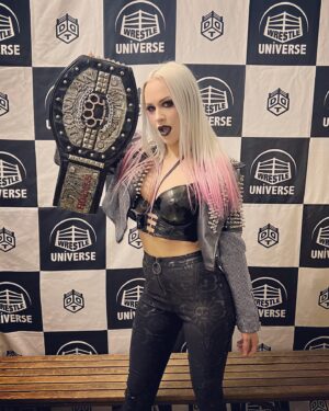 Olivia Kippen Instagram - Moments prior to losing the 24hours Ironman Campion belt to my husband!?!! @ddt_prowrestling thank you for having us, until next time 📞🖤 watch #wrestleuniverse