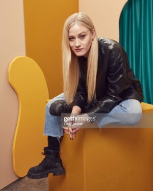 Olivia Taylor Dudley Instagram - Don’t mind the mud on my boots 💅🏻 I love this cast so much @sundanceorg