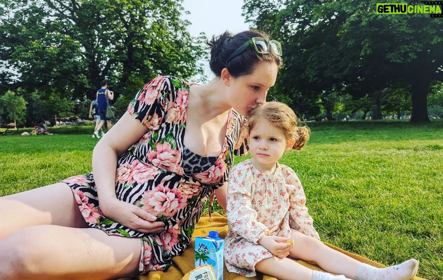 Olwen Catherine Kelly - 2.1K Likes - The perfect picnic spot as deemed by the (almost) threenager. ❤️
Enjoying the few weeks of relief between the crippling nausea and waddling 🦆. #21weeks