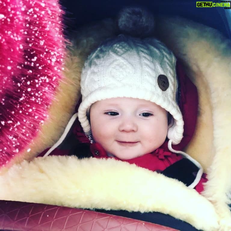 Olwen Catherine Kelly - 885 Likes - We finallyyyy got a sprinkling of snow this morning. I'm not sure that Lulu was overly excited but I got to wear my ski-suit for the first time in two years (admittedly it was much harder to get in to after having a baby...)💕#snowday #firstsnow