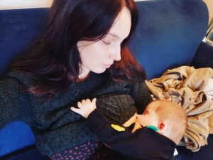 Olwen Catherine Kelly Instagram - This sums up what I've been up to during my completely unintentional break from posting on my feed... 😂

What a blessing it has been to have had this little angel light up our lives in a time that most have struggled through. That's not to say we didn't have hardships in 2020 too - 

She has taken to solids with great gusto and is quite happy to cuddle and soothe with a bottle of formula instead of a boob.

For this next part of our journey we have decided to wean on to @KENDAMILUK and started Lulu on a goats milk formula.
I will be sharing a little bit more information on why we chose Kendamil over on my stories - I myself had so many queries and despite being completely comfortable with my decision to switch to #formula and having the support of mine and Lulu's GP, I was very nervous about making the switch! Finding Kendamil made this a little bit easier. 💕
