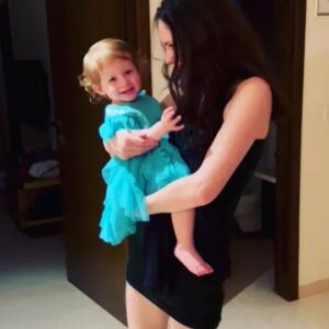 Olwen Catherine Kelly Instagram - Ending the Year exactly how we intend to start it tomorrow. ❤️ 
We've had a pretty turbulent year which included the passing of a dear friend and a major spinal surgery but there was also a wedding, many new babies to meet,  time spent with loved ones and some travel. 
Grateful that tomorrow is another day and we will be here to dance with our daughter and hear her laugh. 
To everyone on here - to 2022 xxx ❤️