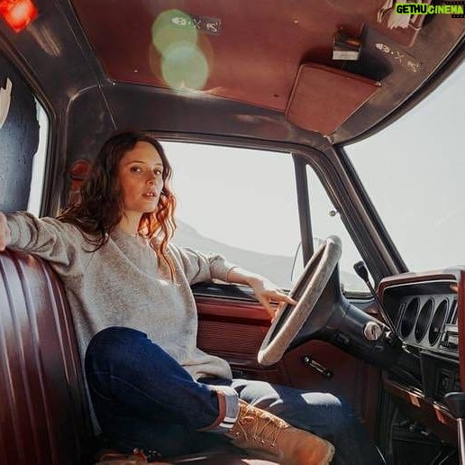 Olwen Catherine Kelly - 1.4K Likes - Timberland x Lee.
Expect spam of riding a (slightly nutty) palomino arab X lipasana across Spain. My horse crewdem will appreciate how much of a dream that was.
Dream team:
@immoklink @trillygreenfield @keep_richard @thatmilesjohnson @mickymontoyafilms