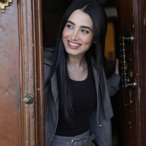 Omaima Jawad Al Shukrchi Instagram - انتهى خان الذهب البداية بنجاح مبدع .. شكرا لقناة Mbc العراق لتقديمها رسائل عديدة من خلال هذا العمل الدرامي وهذا ما يجب ان نسعى اليه جميعاً في الاختيار لخدمة ما يدور في مجتمعنا ومعالجة كل القضايا وتقديم الحقائق ضمن منطق الدراما شكراً @awsstudiosofficial  والأستاذ الكبير اوس الشرقي @awsalsharqi 
شكرا للمؤلف @mohammed.hansh ومخرجنا المبدع @julien_maalouf 
والإشراف العام الفني @selimfares 
@yarasrour 
وشكراً لكل الفنيين جميعاً❤️
#خان_الذهب_البداية
