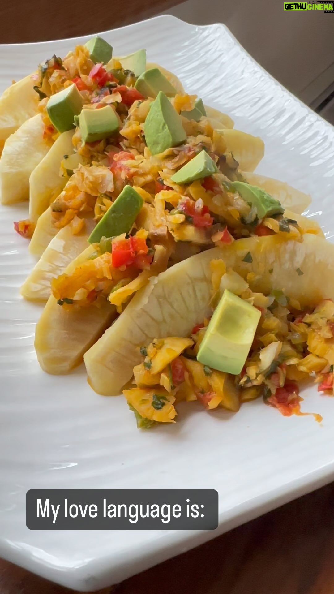 Omallys Hopper Instagram - Pana con Bacalao por mi mamรก ๐๐๐ it hits different