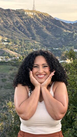 Omallys Hopper Instagram - Todavía no lo asimilo, agradecida con Dios por todas las puertas que sigue abriendo para mi. NOS FUIMOS DE AQUÍ PA’ HOLLYWOOD 🇵🇷💃🏽🇵🇷💃🏽🇵🇷