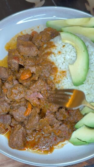 Omallys Hopper Instagram - For those asking for the written recipe of last night’s Carne Guisada 👩🏽‍🍳🤌🏽

Ingredients: 
-3 lbs Stew Beef 🥩 
-3 tbsp Achiote Oil or Olive Oil 
-2 tbsp Sofrito 
-1 tbsp Garlic Paste 
-1/2 tbsp Beef or Veggie bouillon 
-1 onion 🧅 
-1 Roasted Bell Pepper 
-1 tsp Dry Oregano 
-1 Ají dulce 
-1 tbsp tomato Paste 
-1 cup red wine
-1 bay leaf 
- Potatoes and carrots La cantidad que te diga tu corazón 

Instructions: 
Heat your pot with oil in medium/high heat. Season your beef with Salt only (this will help tenderize) Sauteè your beef in the oil and wait until it releases all of its broth for about 10 minutes uncovered. Add all of your seasoning ingredients and continue to cook on medium/high heat for another 10 minutes. Once you have added all the ingredients, place the lid and lower heat to medium/low for another 20-25 minutes.