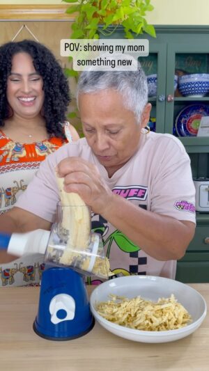 Omallys Hopper Instagram - Fun fact: My mom loves learning new things, pero a su manera 😂😂😂🤌🏽🤌🏽🤌🏽 CAPISH!?!! 

For the grinder: Check out mi tiendita de Amazon, link in BIO