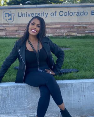 Omarosa Manigault Instagram - Heeeeey! I’m outside! Flew to Denver to support Coach Prime and the Colorado Buffs! The P3 team #Stunners! 
#HBCYou #lawyerleader 
#SelfMadeTV #clarksdaleadvocate 
@deebrownceo