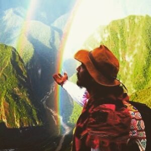 Oona Chaplin Instagram - Just about to start a zoom call with Kucho, spiritual guardian of Machu Picchu, whose gonna be talking about the sacred Art of Life, and fundraising for a network of ancestral foods and culture. @aniwa.co @theboafoundation #medicine
RIGHT NOW! Link in bio