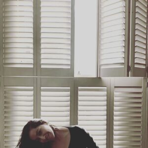 Oona Chaplin Instagram - What it feels like to have @erroldouglashair hair. 

Thank you for your brilliant, effortless, soulful mastery, and the kindness with which you and your team received me. And thank you the team at #TREASON and @netflixfilm for arranging this! It’s been around 5 years since my last visit to the hairdressers, and wow now I know why Memere goes every week!