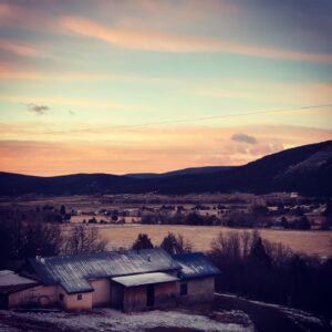Oona Chaplin Instagram - These wind of change are blowing hard and fast they’re shifting the landscape and invigorating the willing and each step is threshold, a crossroads, and the dawn is breaking chains and shattering paradigms and someone better hand me a cape or a staff or something cos I’m ready for the day! #YES #dawn #wind #iamnature #breatheyourbiome #rememberwhoyouare #givethanks #freedom