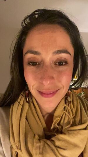 Oona Chaplin Instagram - The amazing @compost.club joined me to share his dream of building webs of life! Let’s all help this dream come true!  Link in bio. 🌱 #permaculture #compost #life #garden #green #nature #worms #fungi #web #soilfoodweb #life #lifegoals #food 

#YES