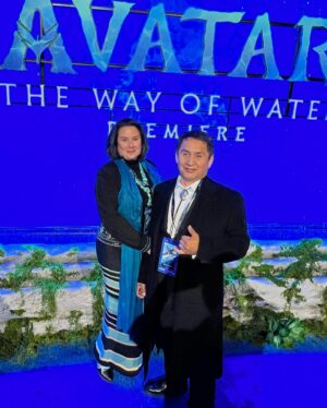Oona Chaplin Instagram - Had a whale of a time at the #Avatar2 premier last night! Was in the great company of Gen and Aldred Wood - LEGENDS of the tipi- and my home tree @an_ka_amaru. 
Also got to wear a dress I made and painted, and got to see the BEST birthday buddy one could ever wish for @bethanymccarty, who did my face. Thank you sis!! 
Overjoyed to hug @duane.evans_ @aliciavelabailey @jackchampion and #SLANG, along with many of the @avatar family. My heart was full to reconnect and see the fruits of everyone’s hard work, and see how proud everyone was. The film is breathtaking! 
Already looking forward to #A3 in a couple of years, it’s all very exciting… 
@weartheprayer @avatar #YES #homemadedress