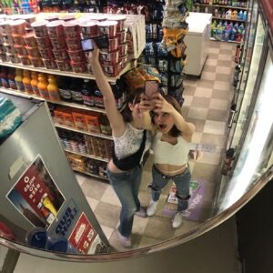 Oona Laurence Instagram - my biggest inspiration in life and a #girlboss 😋😋❣️❣️ i can’t wait to grow old with you happy 1️⃣8️⃣ my love