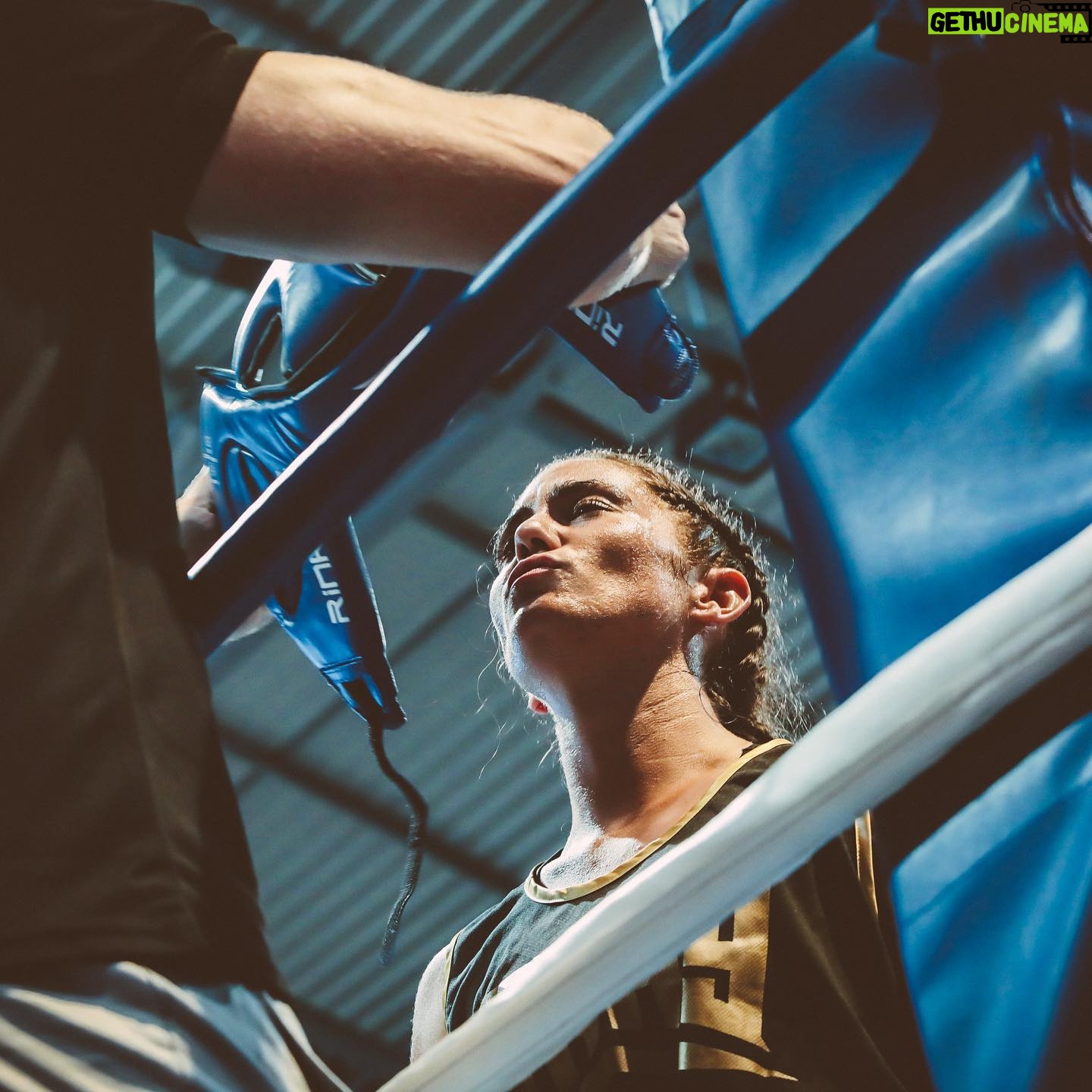 Ophélie Bau - 5.5K Likes - Merci à @alexandre.cabane
Merci à tous ceux qui étaient là autour du ring, et ceux qui étaient là par la pensée !
🌞🦁
📸 @laurentvilarem_lvstudio
🥊 @rinkagefight
Bravo à tous les combattants !
|
|
|
|
|
|
|
|
#boxe #boxeanglaise #boxer #amateurboxing #montpellier #combat #nobleart