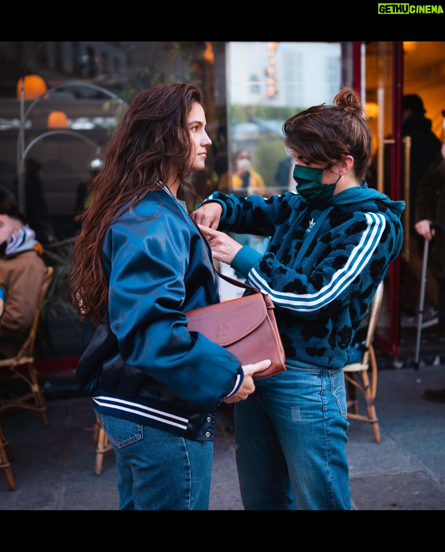 Ophélie Bau - 6.2K Likes - « La vie d’avant » de @anaisdeban
Avec @tcheky.karyo
⏳💛
📸 @clairejaillard
🎧 @chacha_comte
|
|
|
|
|
|
|
|
|
#actrice #actrices #backstage #backstagephoto #backstagephotography #film #movie #movies #films #photography #photo