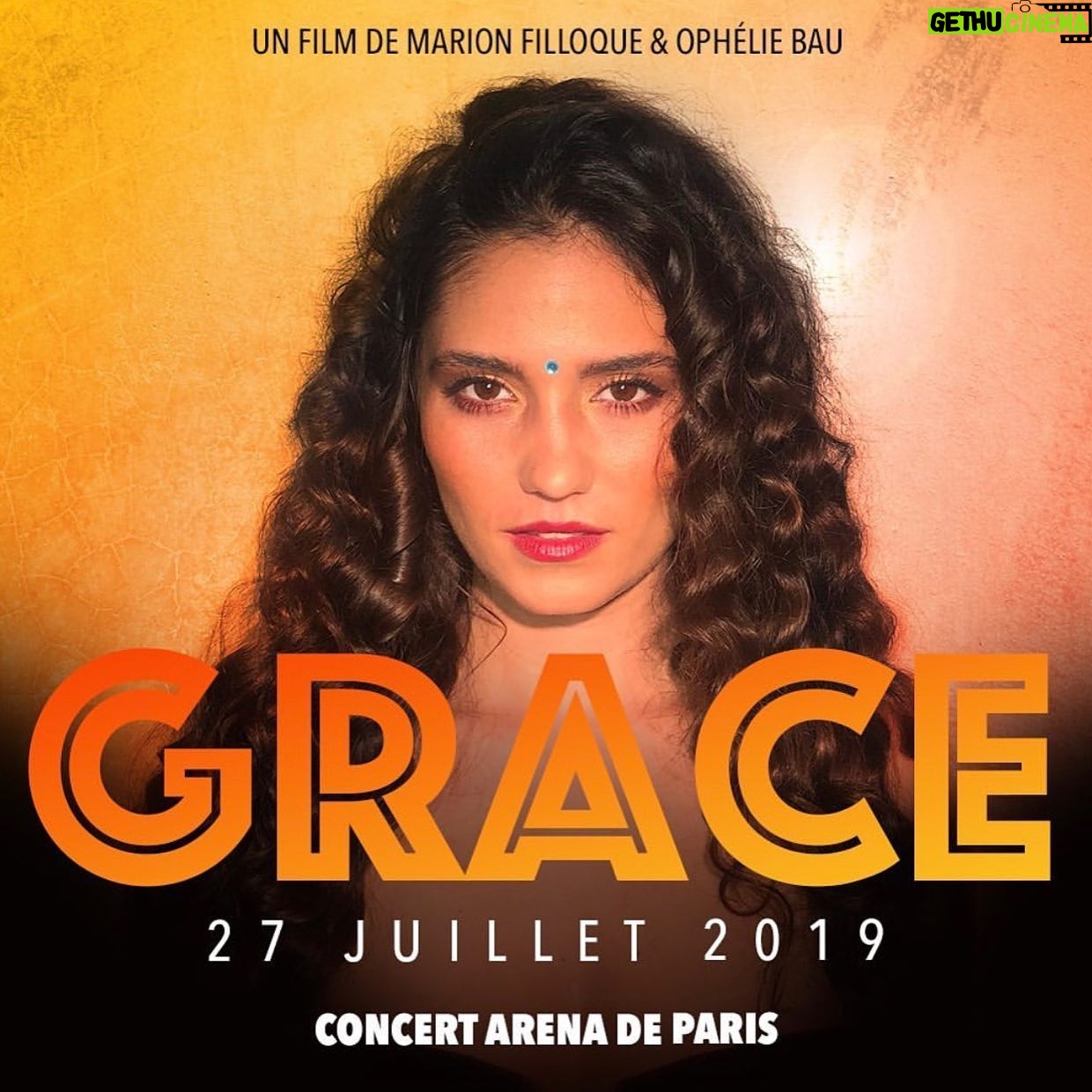 Ophélie Bau - 3.4K Likes - Les Amis, il y a un an @marionfilloque et moi vous présentions « GRACE », notre première co-réalisation pour le @nikonfilmfestival .
Nous avons eu l’immense joie de voir « GRACE » en finale !
Merci encore à toute notre équipe !! Et toute l’équipe du Nikon big up a @alexandredino !
Pour voir ou revoir « GRACE » rendez vous sur le lien dans ma bio !
Quelques photos souvenirs du tournage ! 🤗
Une célèbre icône pop et star des réseaux sociaux est attendue pour le plus grand concert de sa carrière. Tout le monde est là, ce soir. Sauf Grace.
💛💛